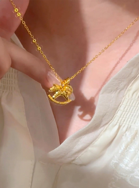 马上有钱爆闪碎碎冰小马项链女款2026本命年招财钱币摇摇木马吊坠