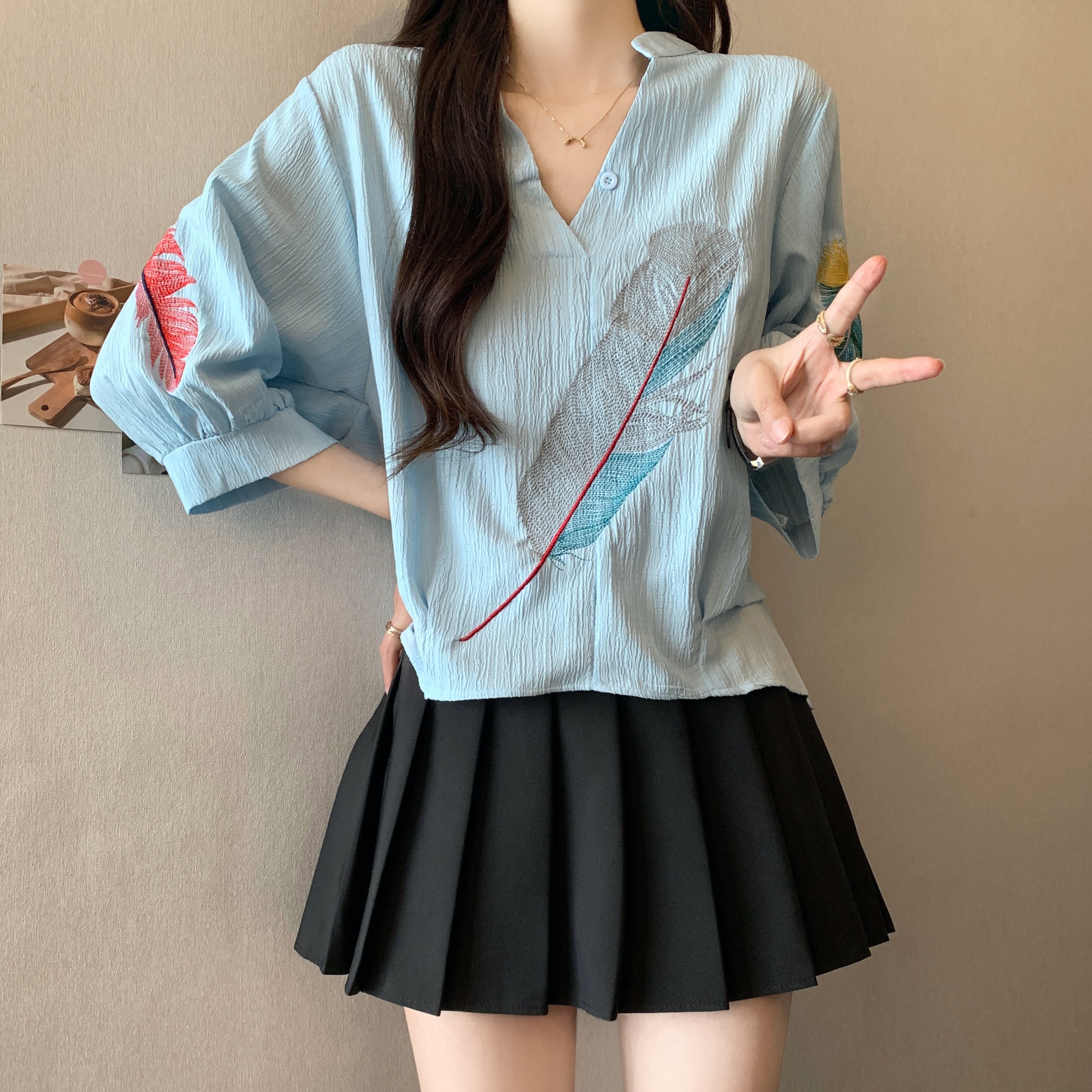 大码女装V领刺绣棉麻衬衫夏季胖妹妹设计感别致宽松七分袖上衣潮,淘宝优惠券,粉丝福利购,淘宝优惠卷