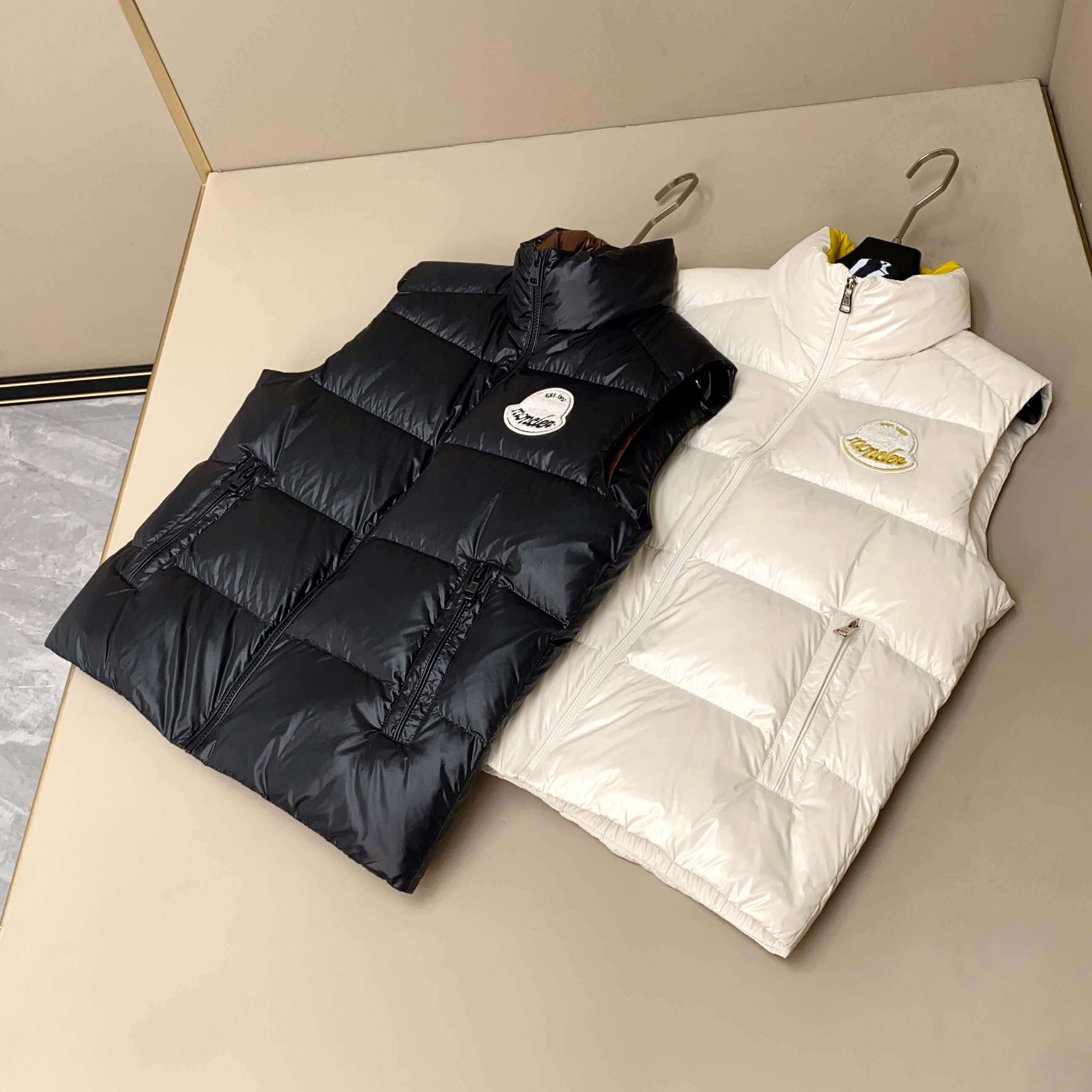 2025新款90白鸭绒羽绒马甲亮面男冬季保暖背心外套立领休闲潮牌潮,淘宝优惠券,粉丝福利购,淘宝优惠卷