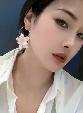 小众设计感栀子白咖法式复古花朵耳环 小众夸张花瓣气质耳饰品