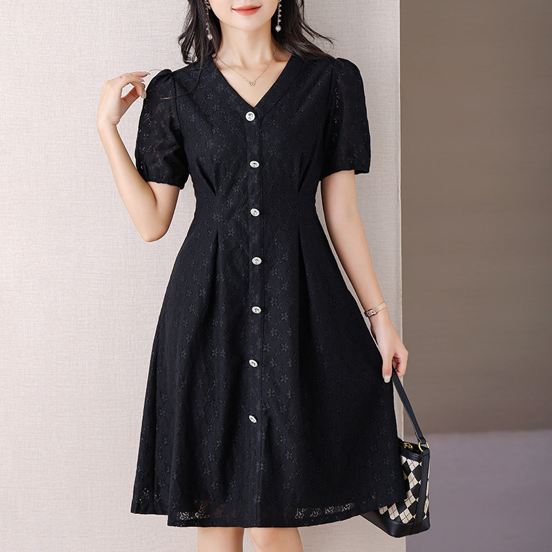  伊自尚服饰连衣裙