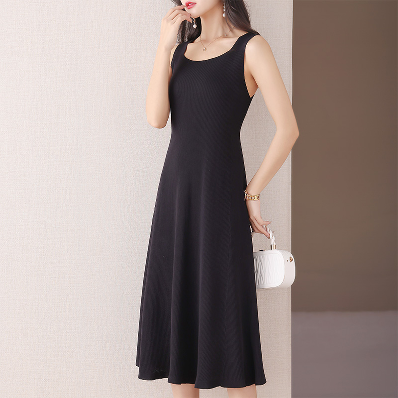  伊自尚服饰连衣裙