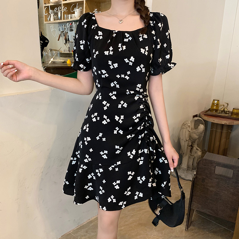  伊自尚服饰连衣裙