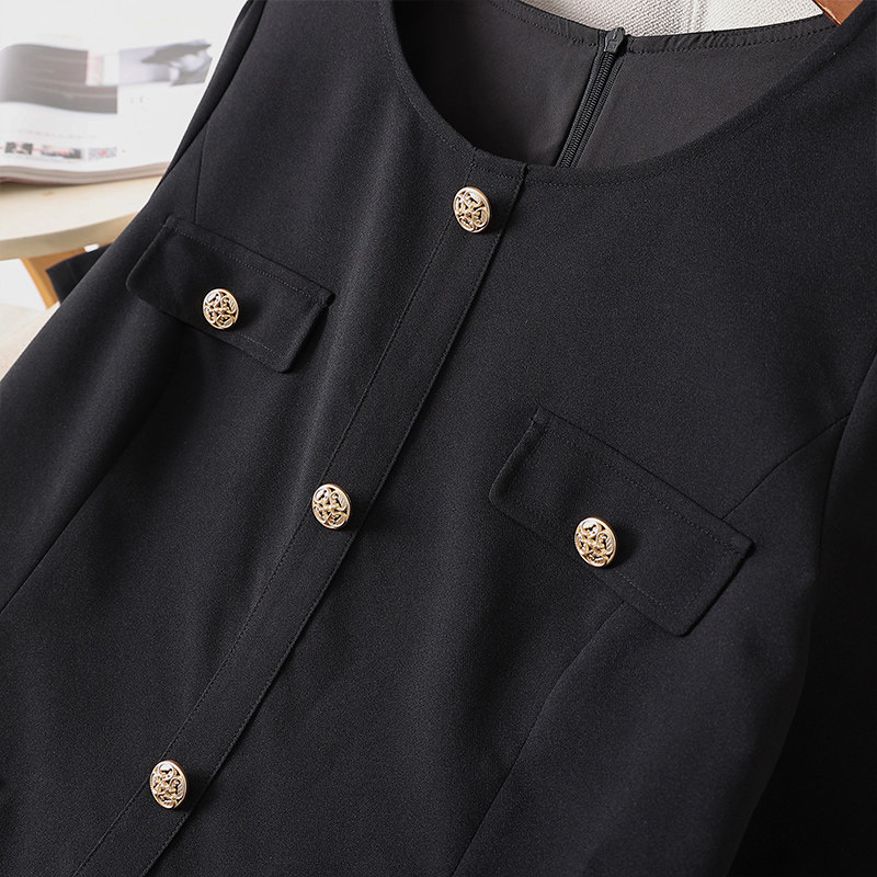  伊自尚服饰连衣裙