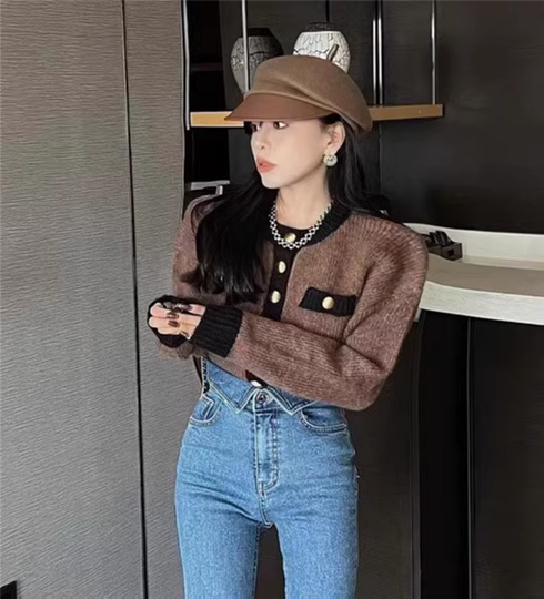 High-End Small Duftstil Mode farblich blockierende Pullover Kurzjacke für Frauen koreanischer sanfter Stil Fauler Stil Pullover Strickjacke