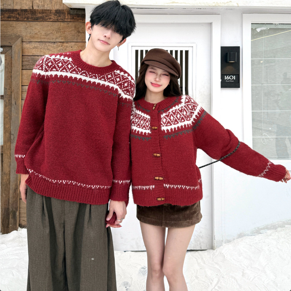 情侣装2025秋冬复古费尔岛红色新年毛衣氛围感牛角扣外套跨年穿搭,淘宝优惠券,粉丝福利购,淘宝优惠卷