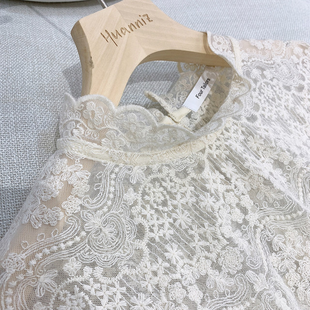 Chic wavy lace embroidered shirt winter bottoming shirt