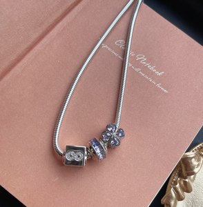 FolliFollie正品银色紫水晶四叶草吊坠