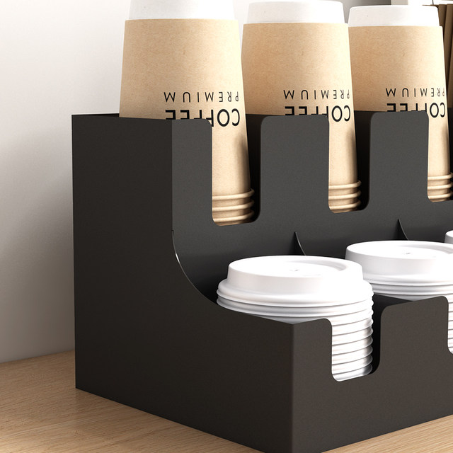 Disposable cup paper cup storage stand at the milk tea shop bar