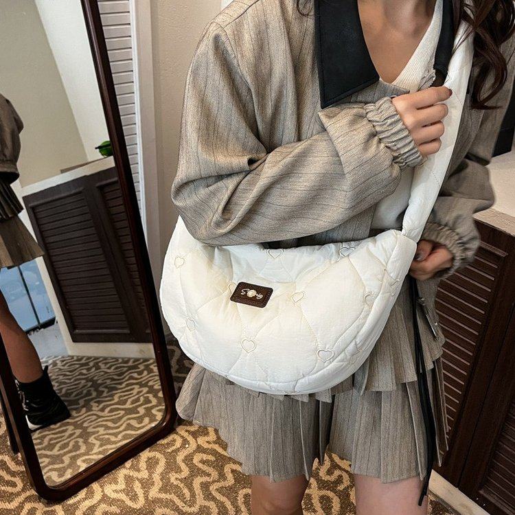 秋冬棉服包包2025新款潮布包单肩包大容量上课通勤斜挎饺子包,淘宝优惠券,粉丝福利购,淘宝优惠卷