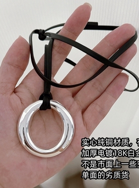 女镂空圆环吊坠皮绳系扣毛衣链