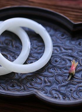 摇曳青海圆条手镯天然和田玉