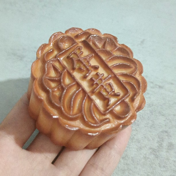 中秋仿真冰皮月饼模型五仁豆沙蛋黄宫廷传统绿豆糕点甜品摆拍工具 - 图0