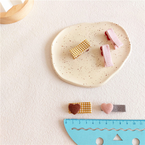 女孩手工全包布爱心发夹一对儿童不伤发品质优雅刘海边夹鸭嘴发卡 - 图2