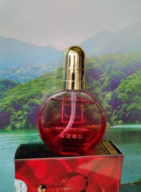 护发精油改善受损发质