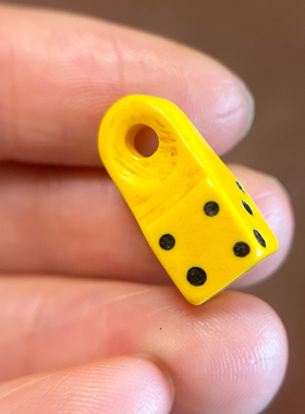 西藏区回流老黄料器迷你印章咒点牌侧挂吊坠藏传文玩手串卡子配饰