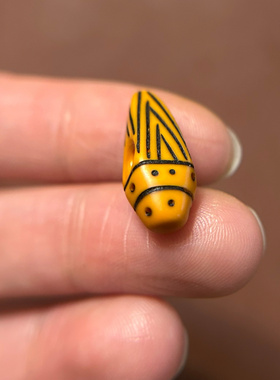 西藏区回流老黄料器擦擦吊坠侧挂密胺藏传文玩手串卡子配饰件背云