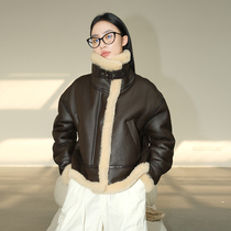 Han Yin Mainli slave leather hair integrated jacket female short section locomotive lamb fur grass 2023 new young Henin