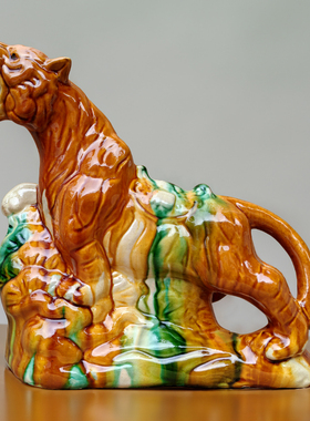 唐三彩老虎摆件上山虎吉祥物