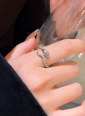 食指蛇形年女超闪高级设计感手饰