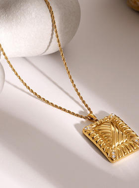 欧美镀18k金不锈钢水钻正方形项链女网红同款螺纹镶水钻吊坠项链