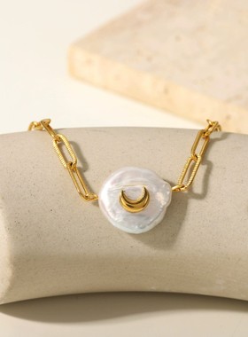 欧美摩登创意INS风月牙镶嵌珍珠纹理十字扣链手饰18K金不锈钢手链