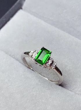 天然透辉石长方形祖母绿戒指