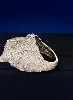 新款狸猫造型珠宝戒指璀璨钻光下的灵动精灵绿眼狸猫戒指项链套装