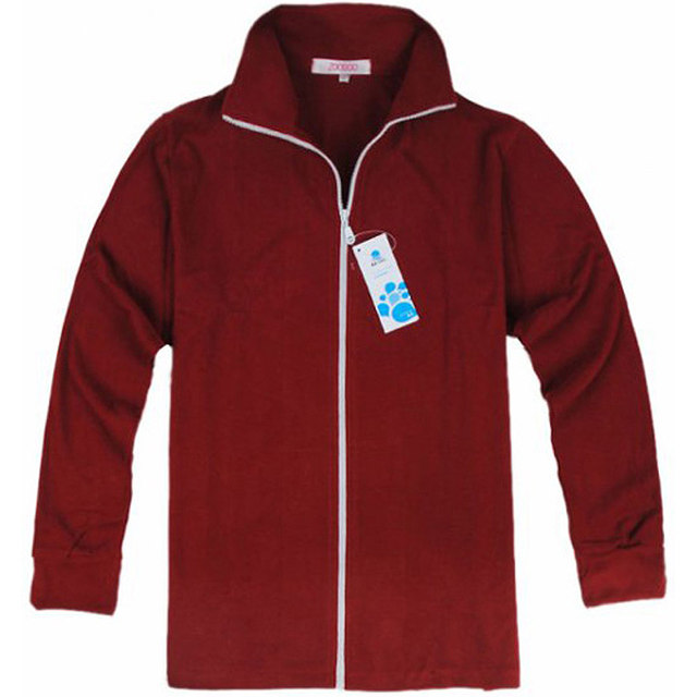 Bruce Lee performs in the same red sportswear