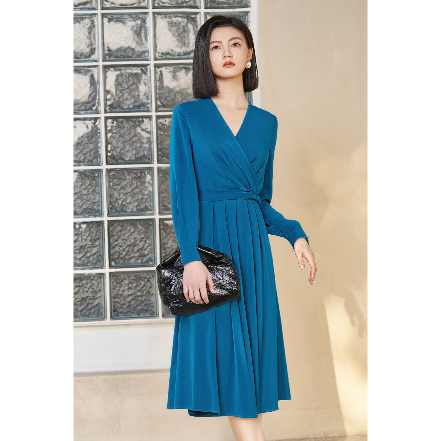 米思阳2026春季新款气质女神范V领连衣裙简约设计感收腰A字裙4315,淘宝优惠券,粉丝福利购,淘宝优惠卷