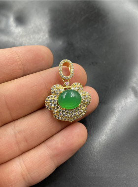 女款绿玉髓如意锁吊坠