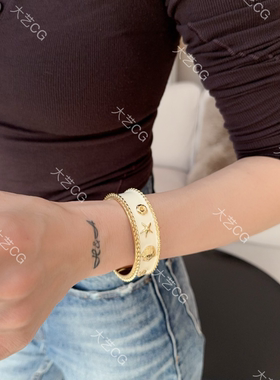 金色手镯时尚气质白色腕饰