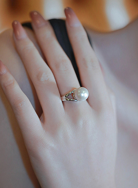 仿珍珠戒指女小众设计独特素圈指环轻奢高级感秋冬复古开口食指戒