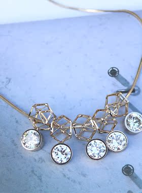 韩国进口饰品镂空时尚风项链吊坠