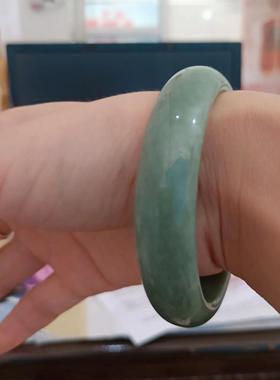 翡翠色玉手镯纯天然女