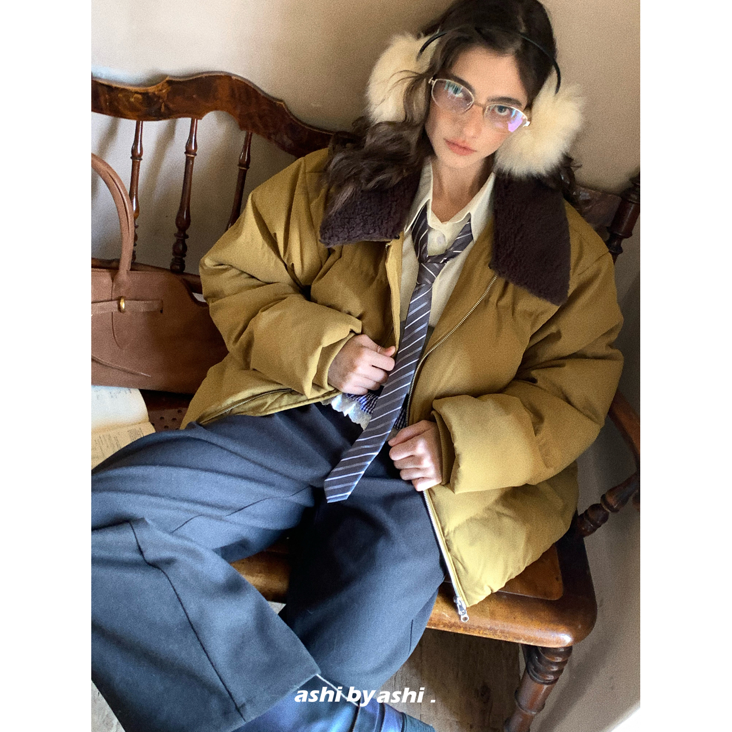 大于诗集 糖炒栗子 90白鸭绒翻领撞色宽松显瘦羽绒服加厚保暖外套 - 图1