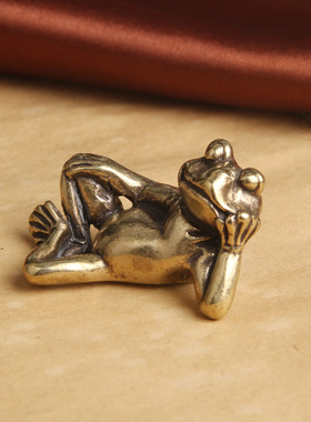 复古典藏国风艺术黄铜摆件古法手工匠作托睡美青蛙镇纸茶宠手把件