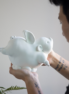 创意招财砂岩小飞猪摆件