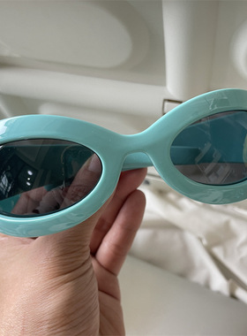 椭圆墨镜千禧运动OTTD搭配