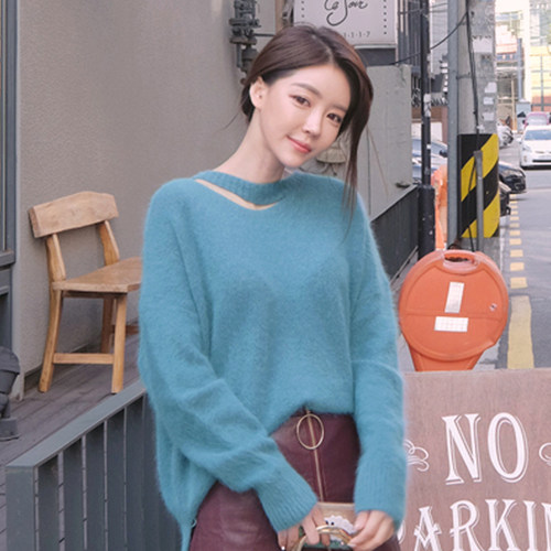 亏本清仓~挂脖毛衣女秋冬甜美圆领领口镂空毛茸茸宽松貂毛针织衫 - 图0