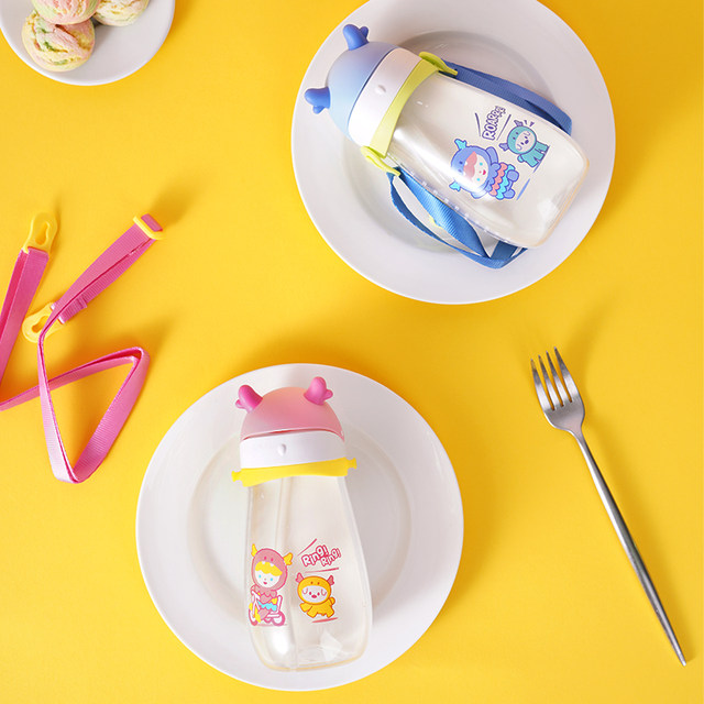 LOCK Children's Tritan Cartoon Strap Straw Cup