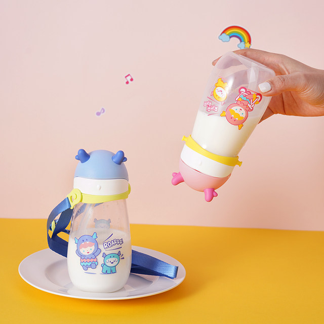LOCK Children's Tritan Cartoon Strap Straw Cup