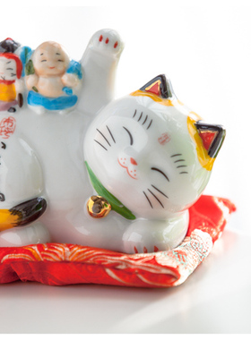 陶瓷侧卧桌面储物罐日式招财猫