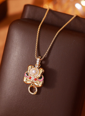 国潮镶钻珐琅彩醒狮吊坠锁骨链