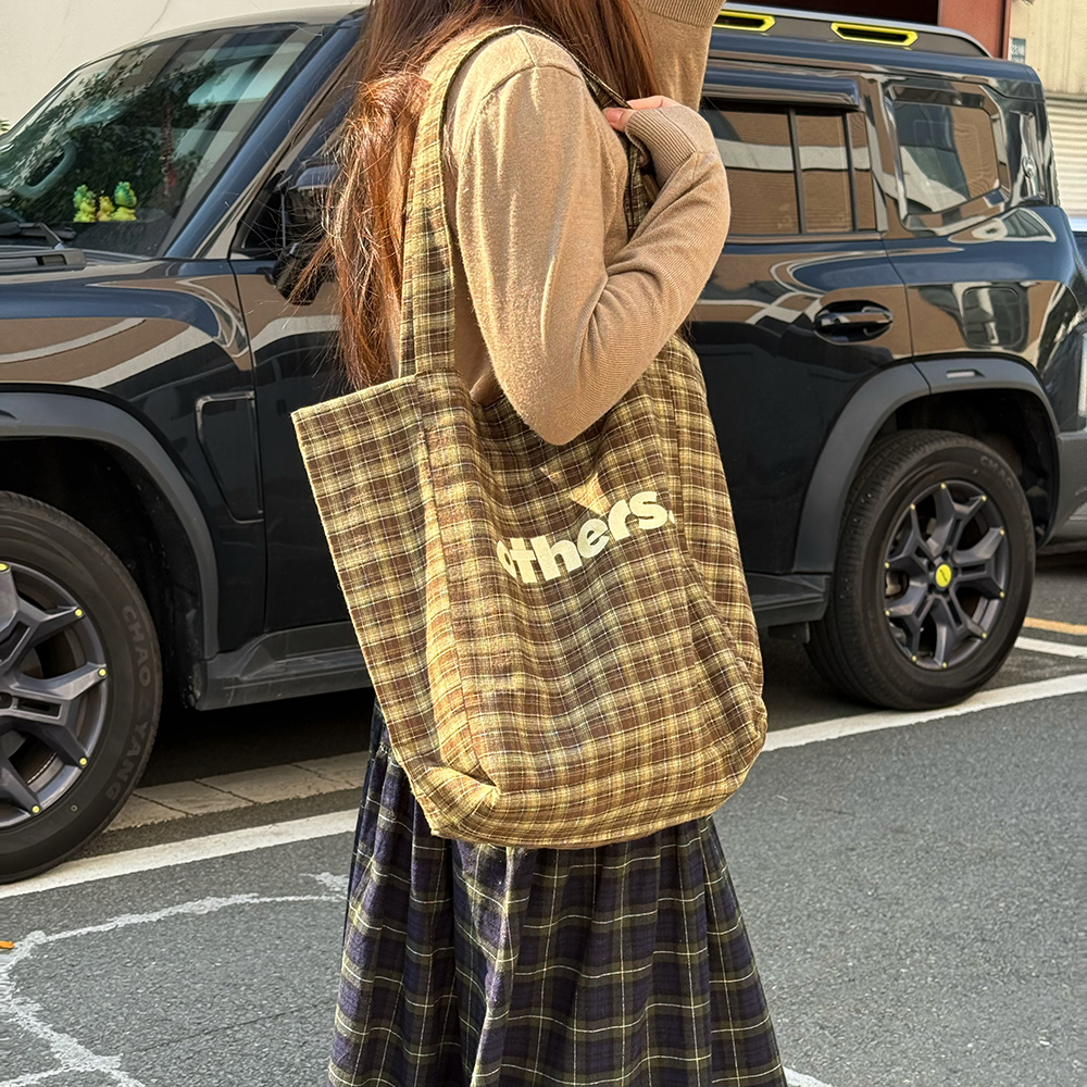 others. 复古格纹手提包女ins风轻便单肩刺绣磨毛 大容量帆布包 - 图1