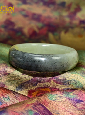 和田玉籽料手镯青白飘青花