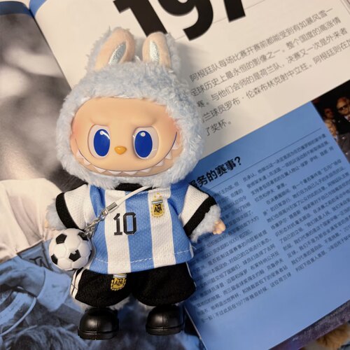 2026世界杯拉布布梅西C罗足球赛事球衣搪胶公仔挂件生日礼物 - 图0
