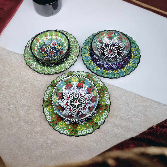 Fully hand-painted round ceramics imported from Türkiye