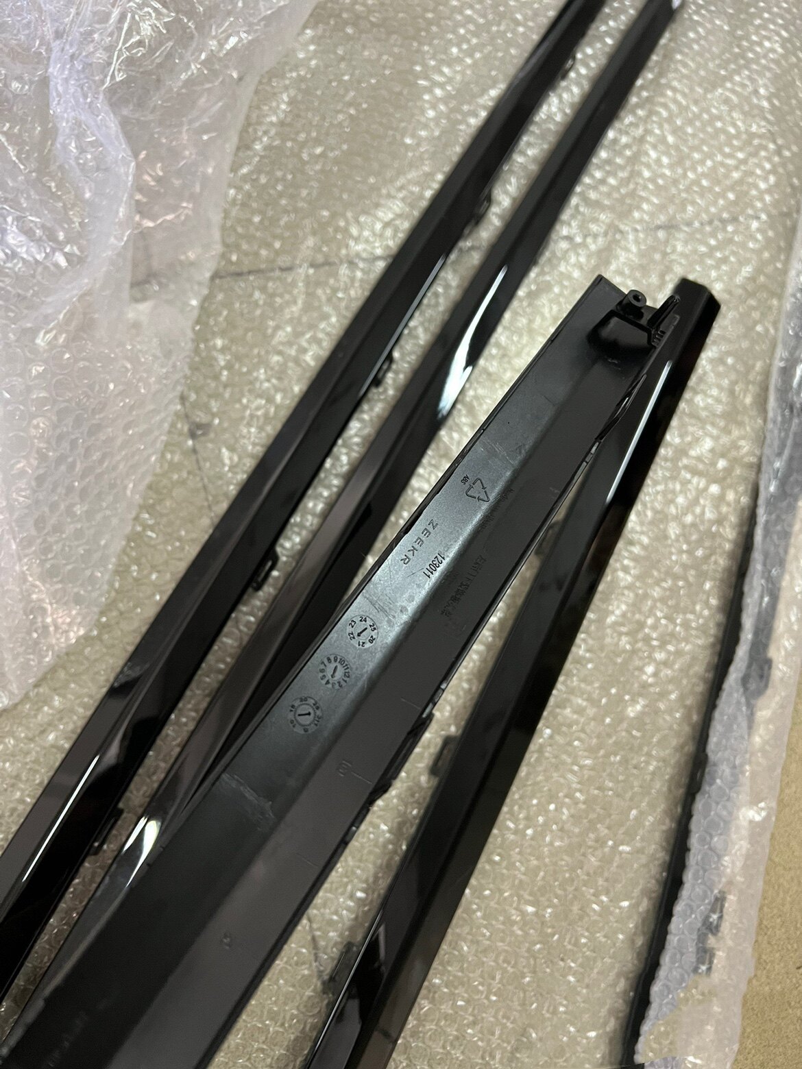 极氪001车门装饰条车门装饰板车门外饰条车门外饰板_虎窝淘