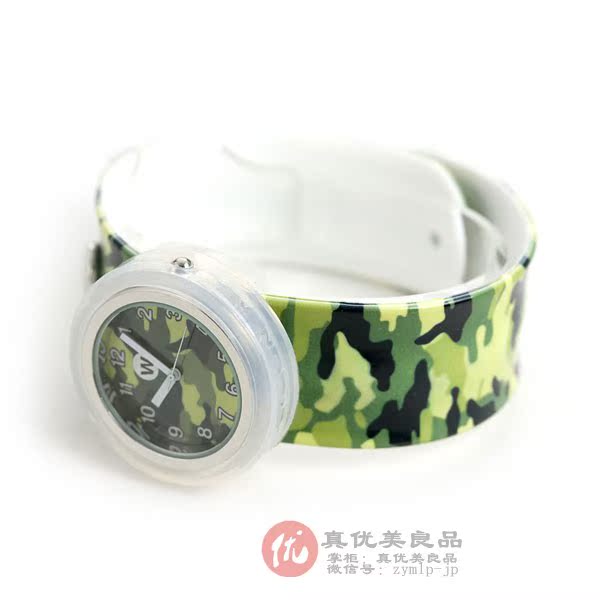 watchitude 儿童款男孩军绿迷彩涂鸦硅带时尚石英手表 日本代购 watchitude 儿童款男孩军绿迷彩涂鸦硅带时尚石英手表 日本代购